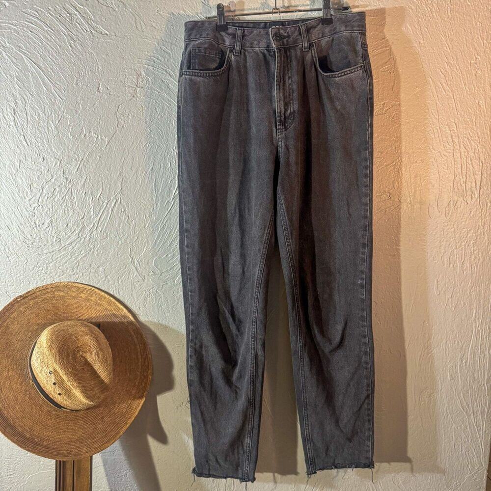 Vtg Style BDG High Rise Mom Jeans Faded Black Raw Hem Gray Tapered Denim W28